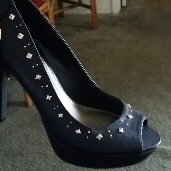 Shoes - Picture 2 of 4