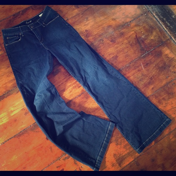 Levi's- wide leg, demi curve, dark wash jeans