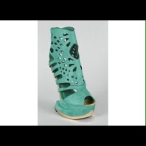 Privileged Banet Heeless Shoe