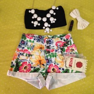 🌺 NWT High Waisted Floral Denim Shorts