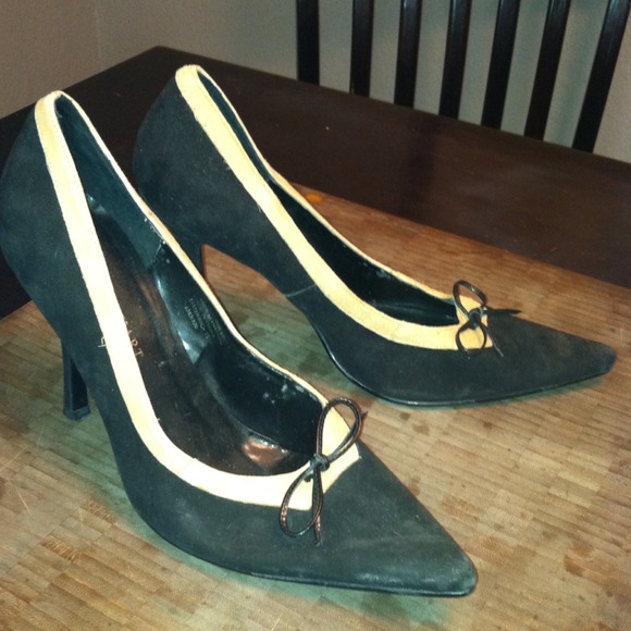 Colin Stuart velvet black and white heel
