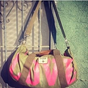 Victoria Secret Duffle Bag Shipping Is 12.35$