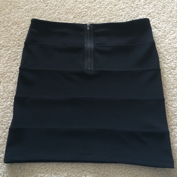 LF black dressy skirt (new without tags) 👗 - Picture 2 of 2