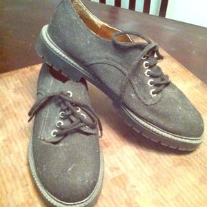 Unlisted black canvas shoe
