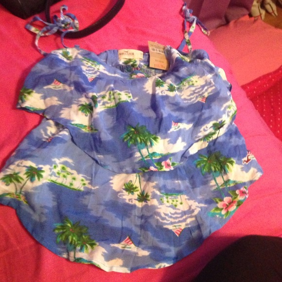 Hollister top