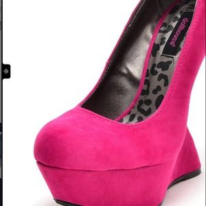 Fushia platform wedge.