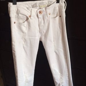 Distressed refuge white skinny jeans