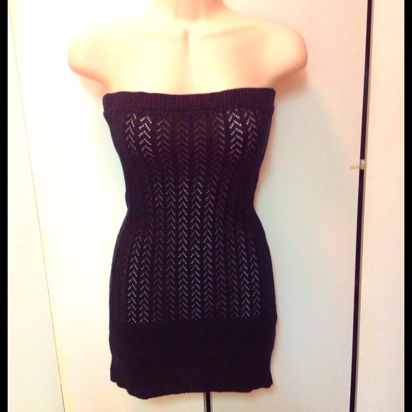 Black knit strapless top