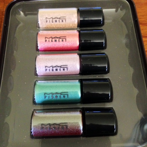 M.A.C pigment set