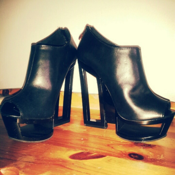 Standout Cutout Wedge Booties