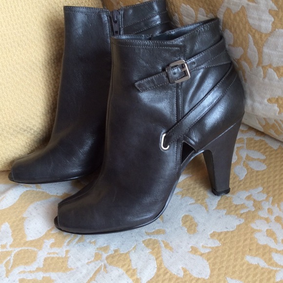 Nine West peep toe ankle boots booties 7.5