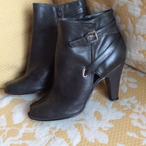 Nine West peep toe ankle boots booties 7.5