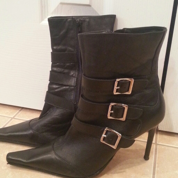 Boots size 10 wild pair