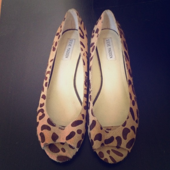 Steve Madden open toe leopard flats