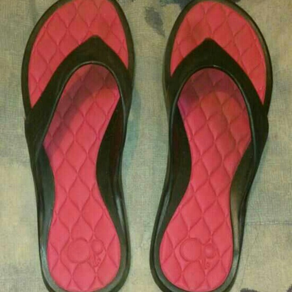 NWOT black and pink flip flops