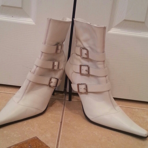 Boots size 10