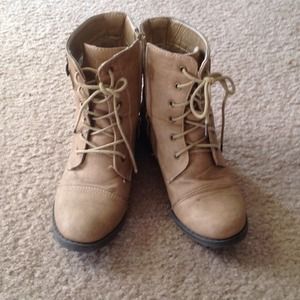 Very cute combat boots ;)