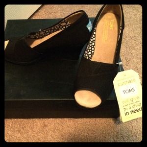 Toms Black Wedges