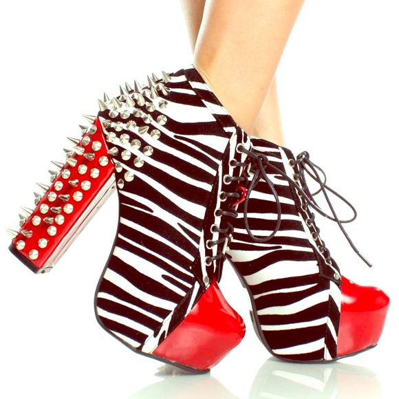 Soon2B #Divas&ZebrasBoutique #ComingSoon