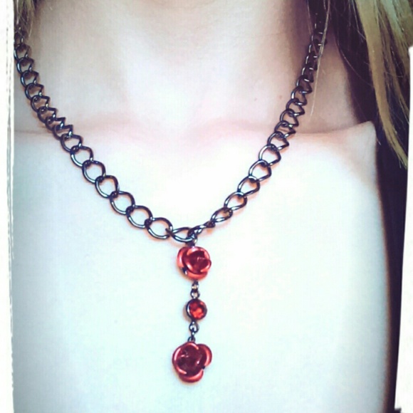 *price reduced!* Gothic chain necklace w/red roses