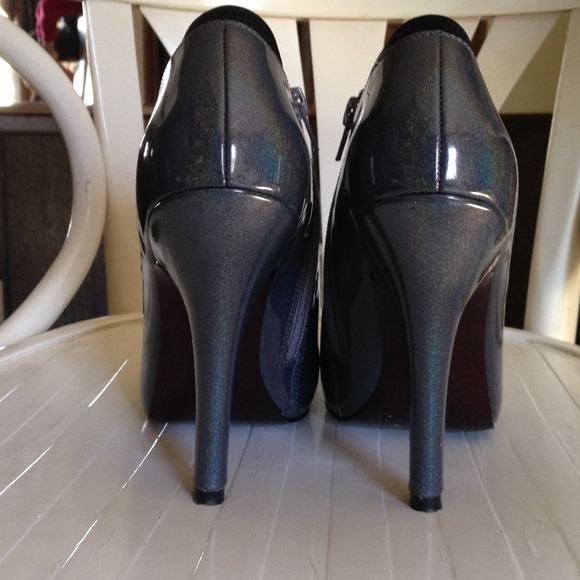 Jessica Simpson sexy shoes - Picture 2 of 4