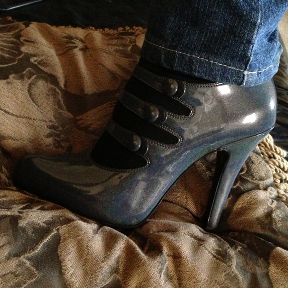 Jessica Simpson sexy shoes - Picture 3 of 4