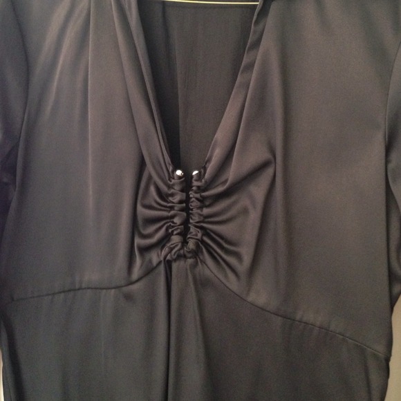 Stretch satin top.with barbell detail. - Picture 2 of 3