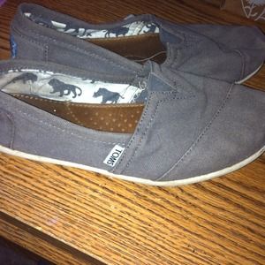 Gray Toms