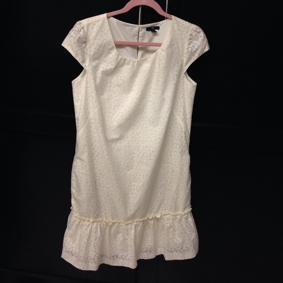 Pretty summer Gap ivory dress. Size Small