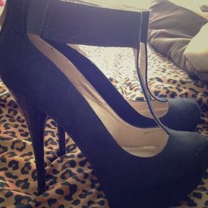Black heels NWT