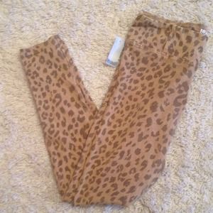Aritizia cheetah print leggings