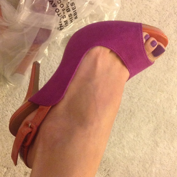 Brand new pink and orange sling back 7.5