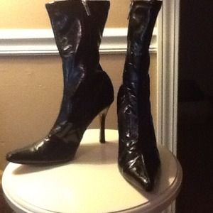 Shiny Black Size 8 Pointer Toe Zip Ankle Boots