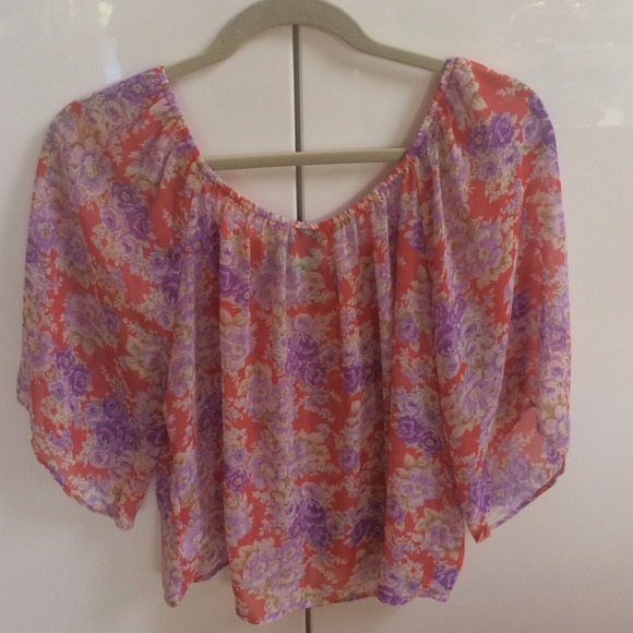 🌺Blousy floral versatile top🌺 - Picture 3 of 3