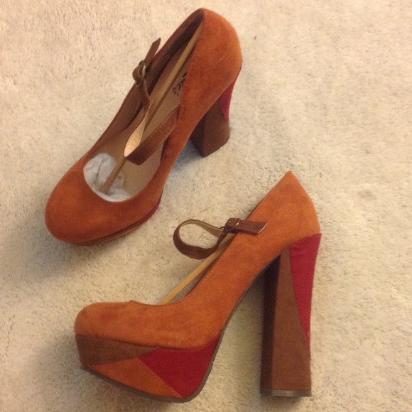 Candies size 8 brown ankle strap closed toe new