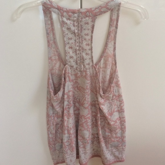 🌺Adorable pink floral tank🌺 - Picture 2 of 3