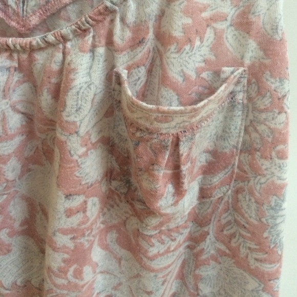 🌺Adorable pink floral tank🌺 - Picture 3 of 3