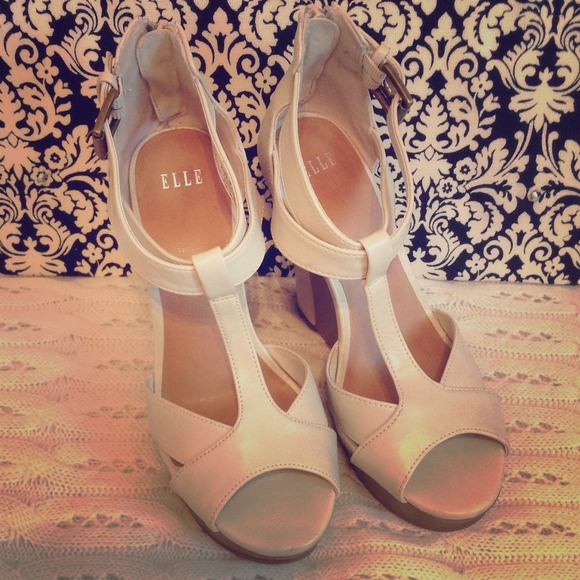 Elle wedge sandal/madden girl wedge bundle