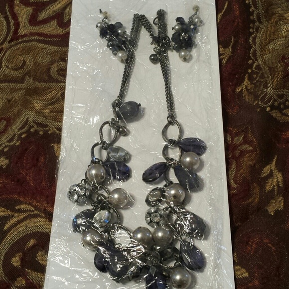 New York and Co necklace and earring set - Picture 1 of 3