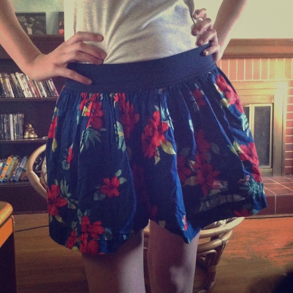 Dresses & Skirts - Floral skirt