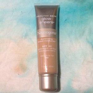 Illuminating Tinted moisturizer SPF 30