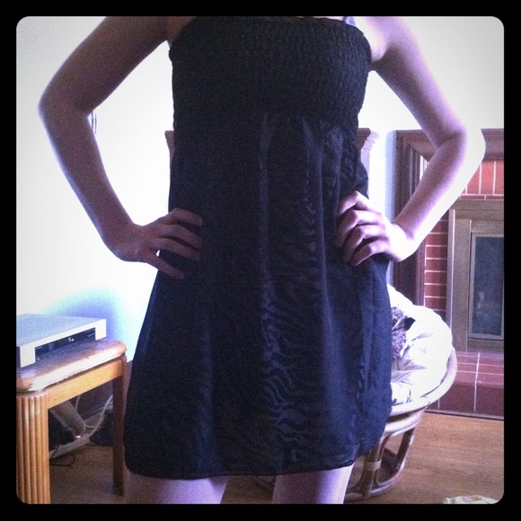 Black dress with zebra print on the inside - Picture 1 of 2