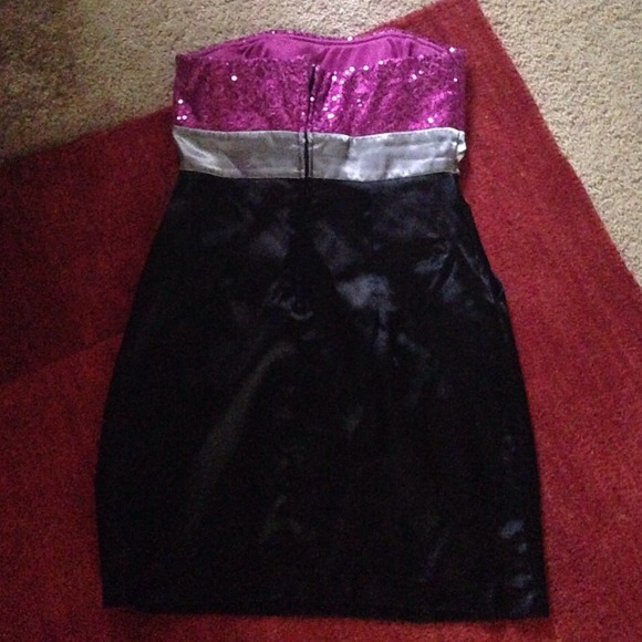 Too small - Picture 3 of 3