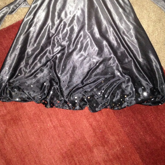 Too small - Picture 2 of 4