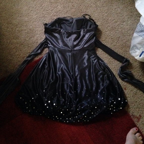 Too small - Picture 3 of 4