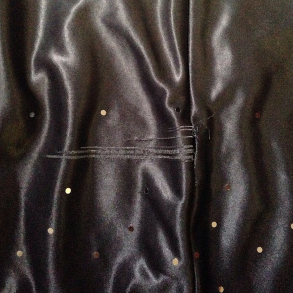 Too small - Picture 4 of 4