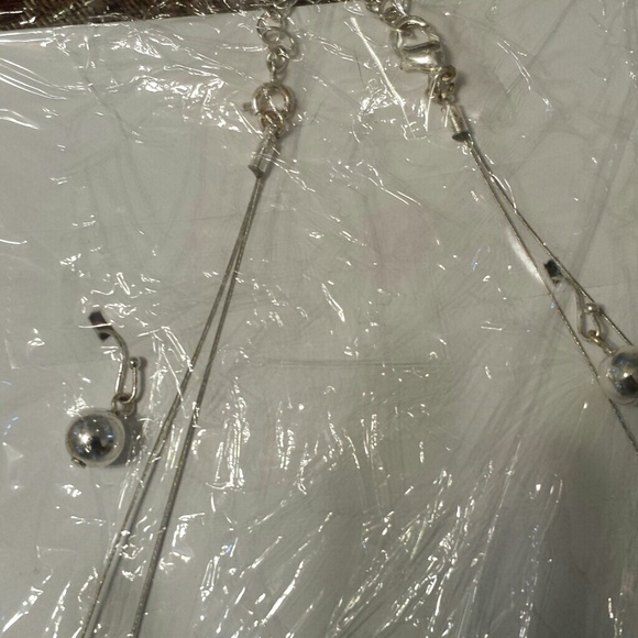 Avon - Picture 2 of 2