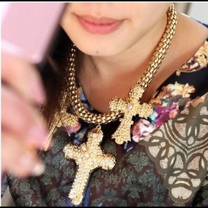 ✔️✔️. SALE SALE SALE 🎉🎉🎉🎉🎉🎉🎉Cross Necklace