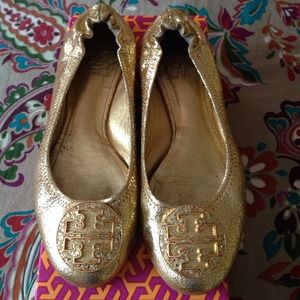 GOLD TORY BURCH REVA FLATS. IN PERFECT CONDITION