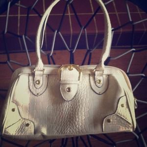 Medium sized white purse